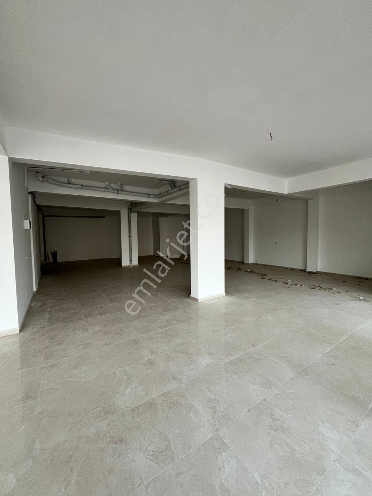 Ekşioğlu Gyd'den Geniş Ön Cephe Kullanımlı 400 M2 Kiralık Mağaza - Görsel 4