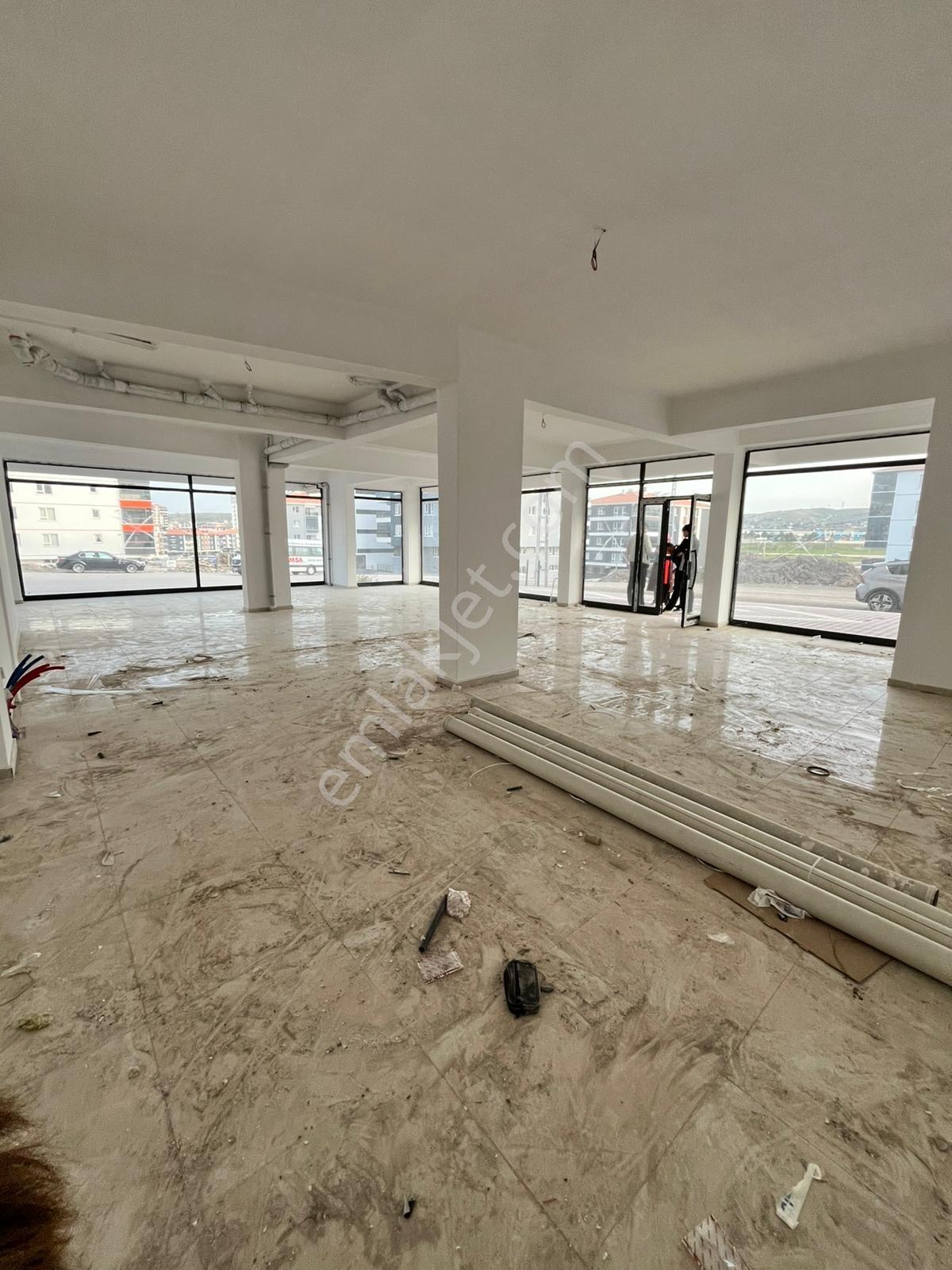 Ekşioğlu Gyd'den Geniş Ön Cephe Kullanımlı 400 M2 Kiralık Mağaza - Görsel 2