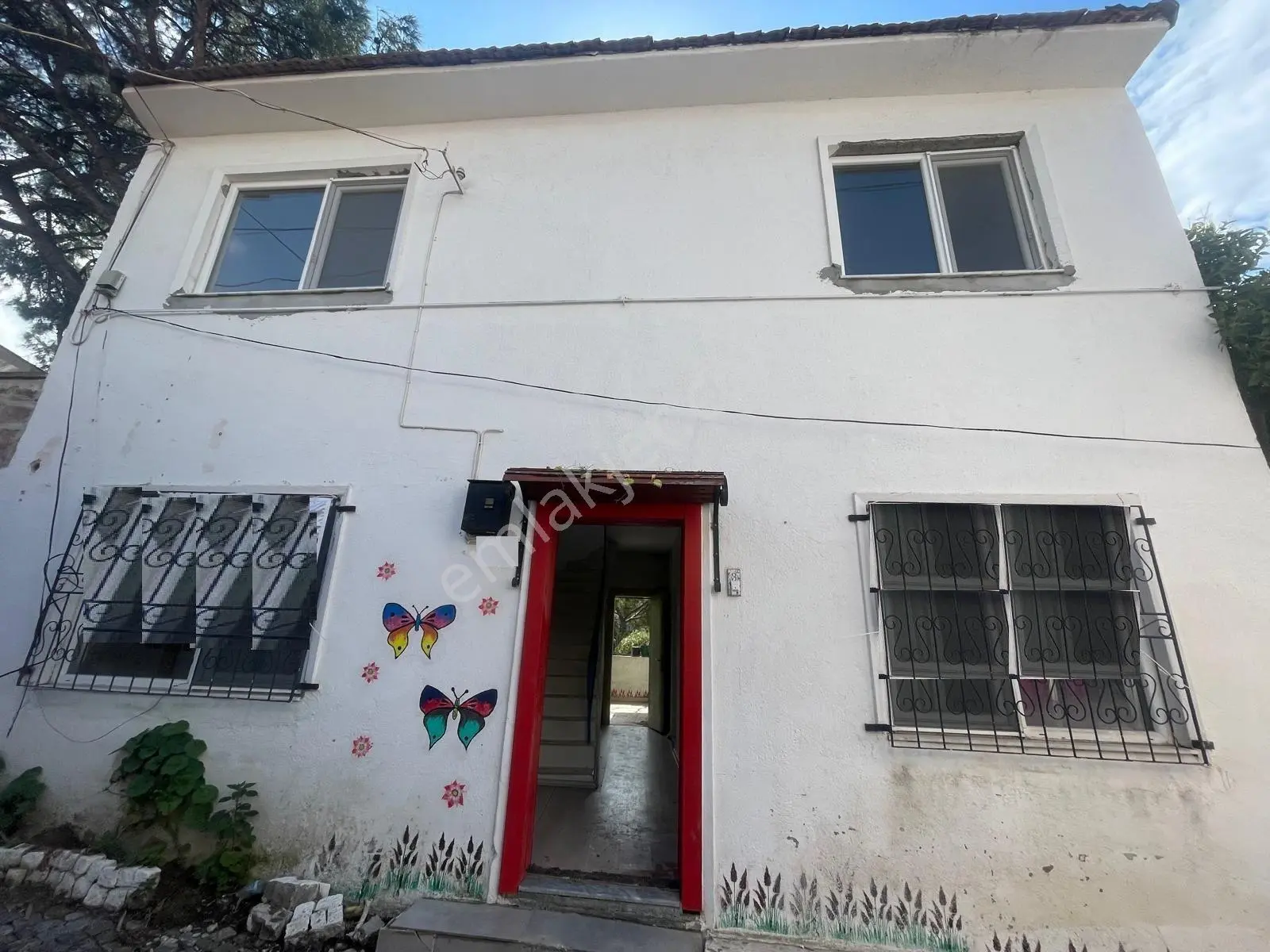 Ayvada'dan Ayvalık Merkez'de Avlulu Ve Teraslı 2 Katlı 4+1 Müstakil Evi - Görsel 3