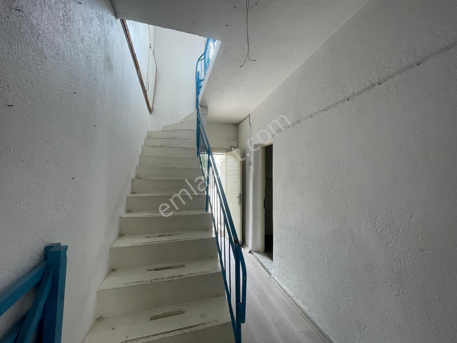 Ayvada'dan Ayvalık Merkez'de Avlulu Ve Teraslı 2 Katlı 4+1 Müstakil Evi - Görsel 22