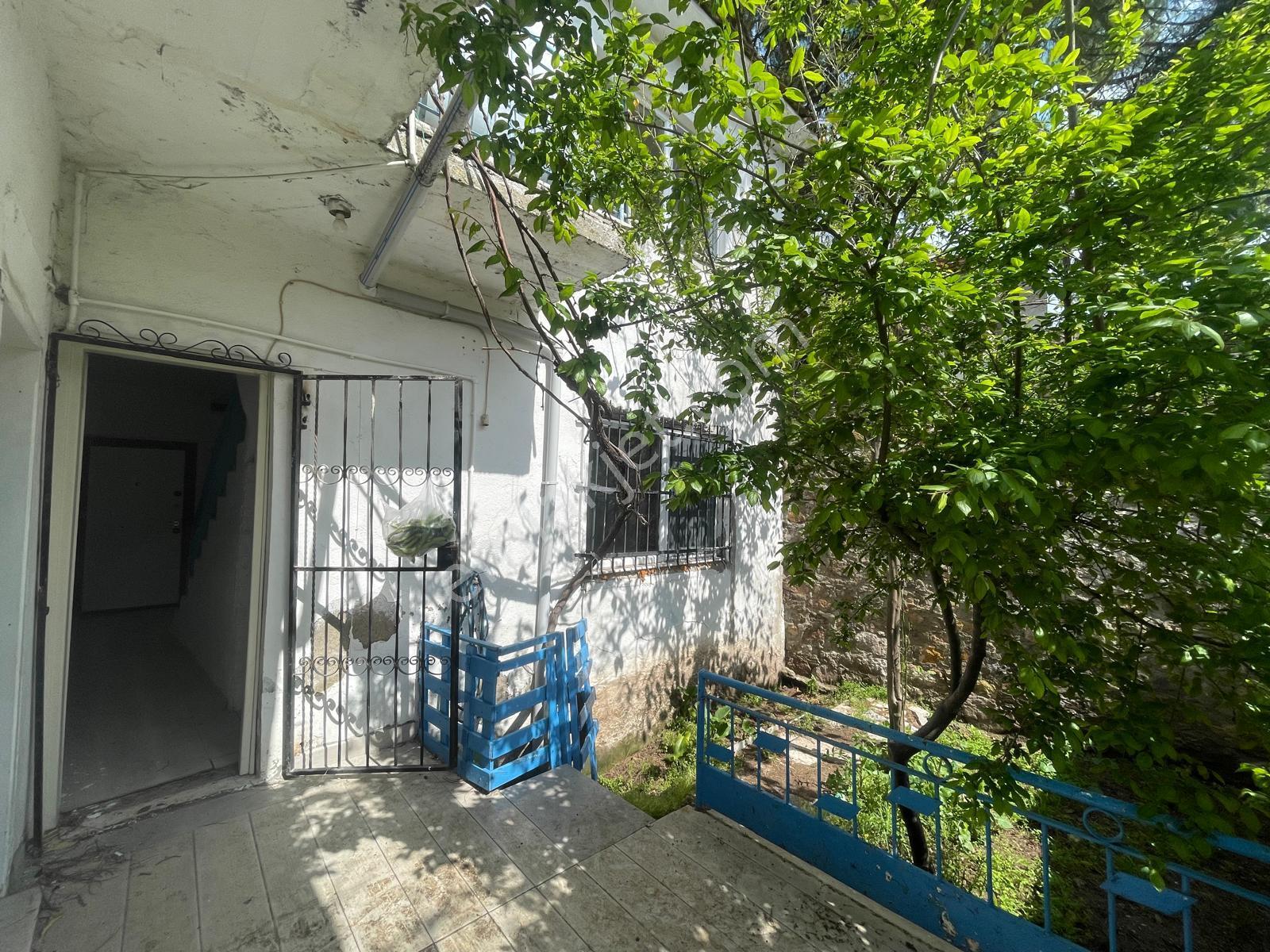 Ayvada'dan Ayvalık Merkez'de Avlulu Ve Teraslı 2 Katlı 4+1 Müstakil Evi - Görsel 17