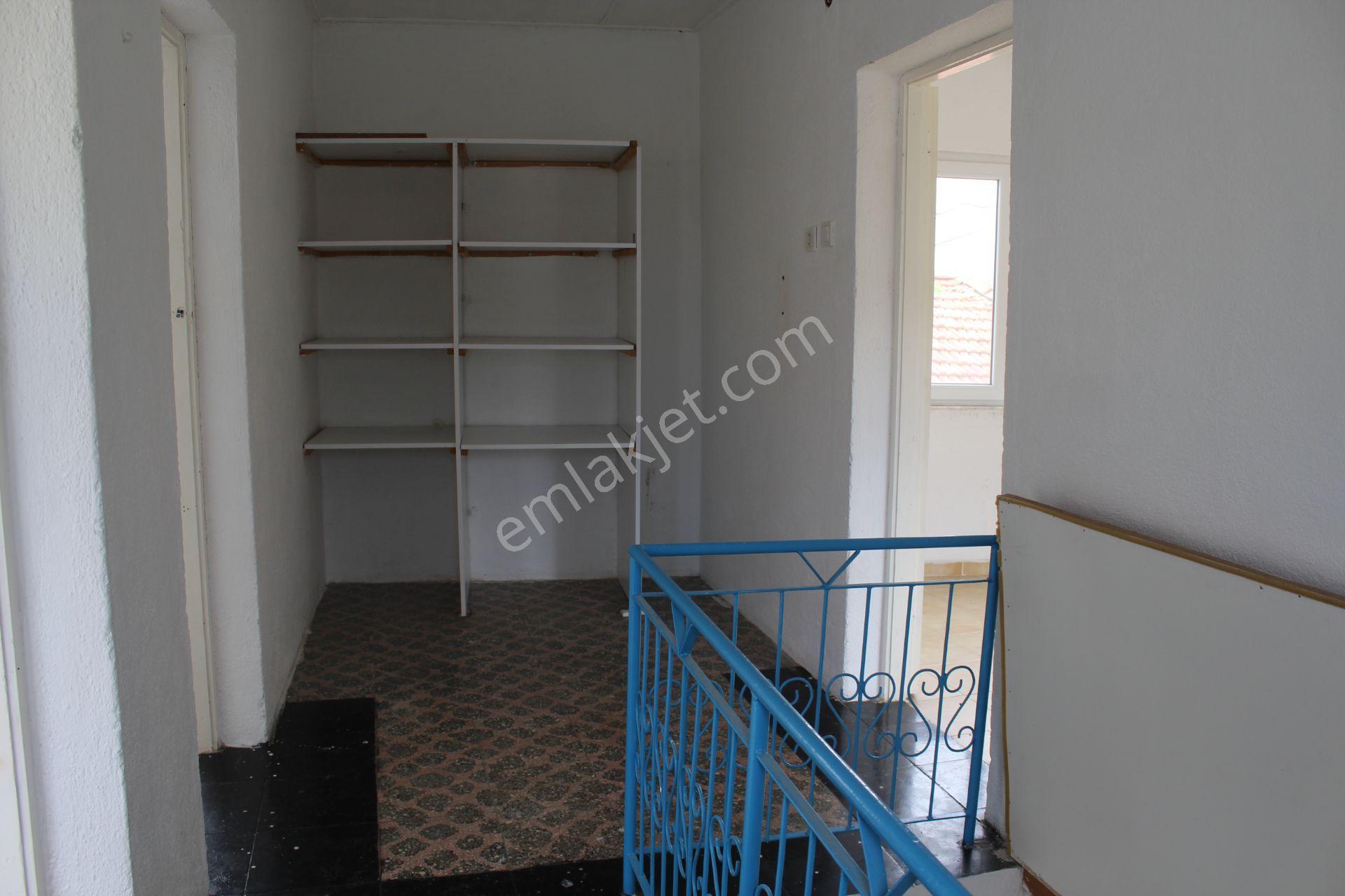 Ayvada'dan Ayvalık Merkez'de Avlulu Ve Teraslı 2 Katlı 4+1 Müstakil Evi - Görsel 25