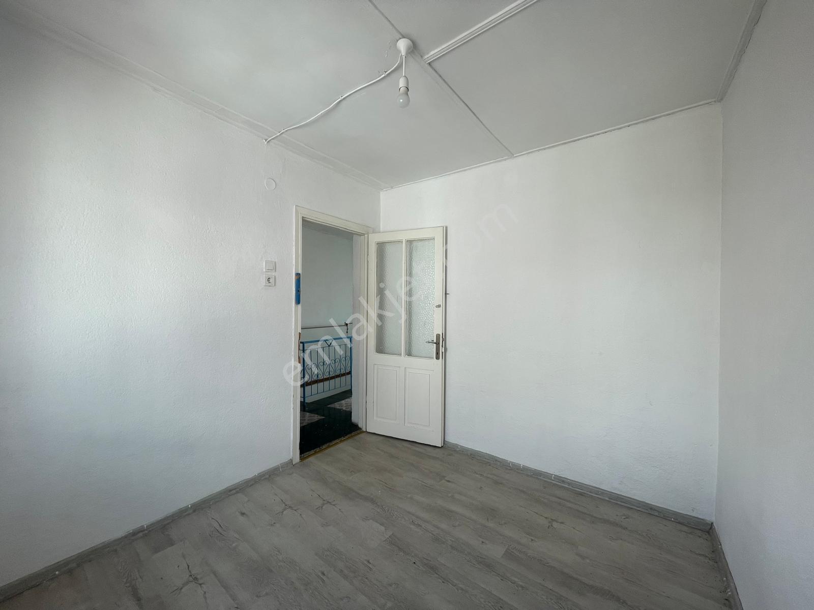 Ayvada'dan Ayvalık Merkez'de Avlulu Ve Teraslı 2 Katlı 4+1 Müstakil Evi - Görsel 30