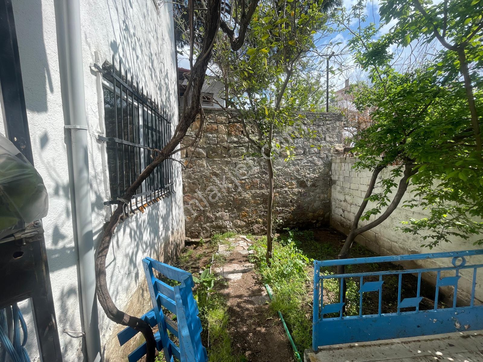 Ayvada'dan Ayvalık Merkez'de Avlulu Ve Teraslı 2 Katlı 4+1 Müstakil Evi - Görsel 19