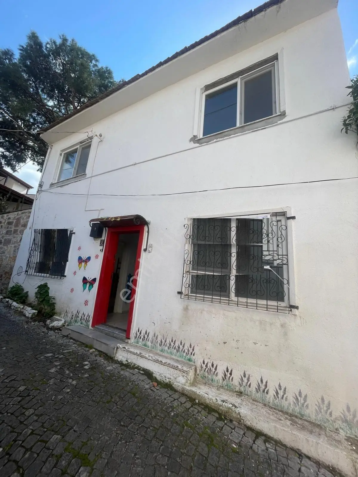 Ayvada'dan Ayvalık Merkez'de Avlulu Ve Teraslı 2 Katlı 4+1 Müstakil Evi