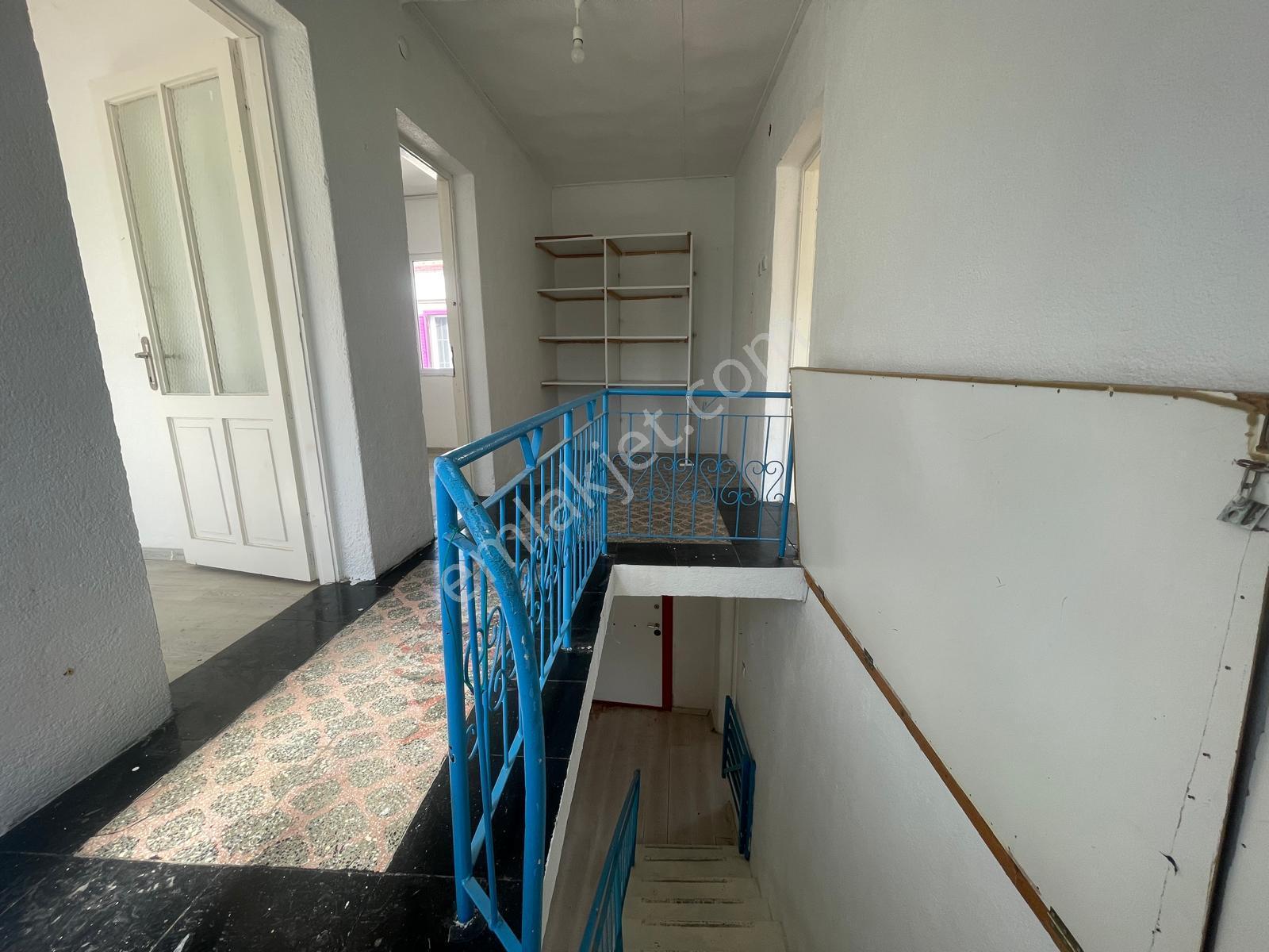 Ayvada'dan Ayvalık Merkez'de Avlulu Ve Teraslı 2 Katlı 4+1 Müstakil Evi - Görsel 23