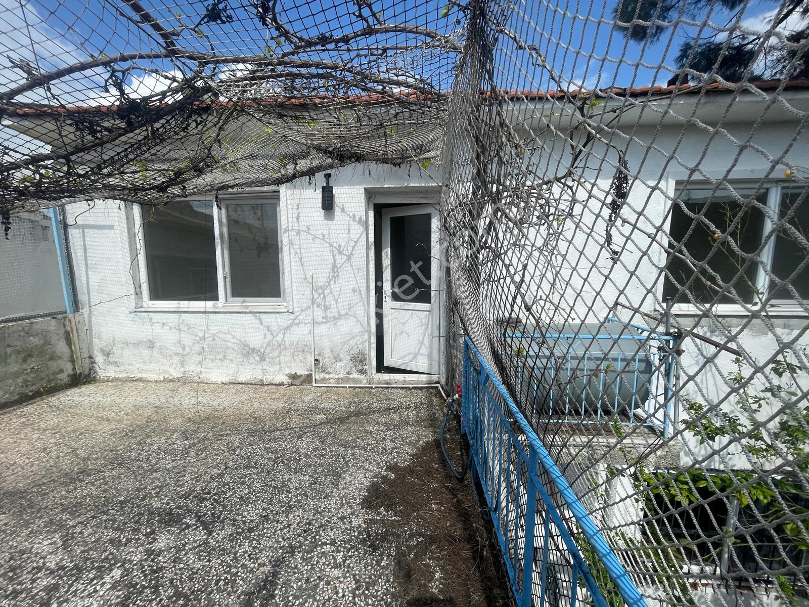 Ayvada'dan Ayvalık Merkez'de Avlulu Ve Teraslı 2 Katlı 4+1 Müstakil Evi - Görsel 33