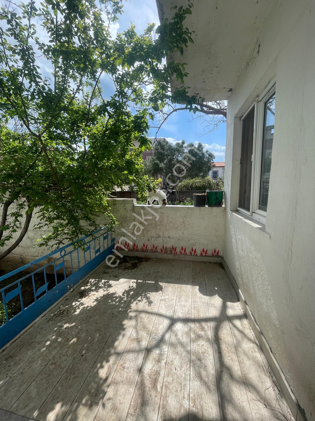Ayvada'dan Ayvalık Merkez'de Avlulu Ve Teraslı 2 Katlı 4+1 Müstakil Evi - Görsel 21
