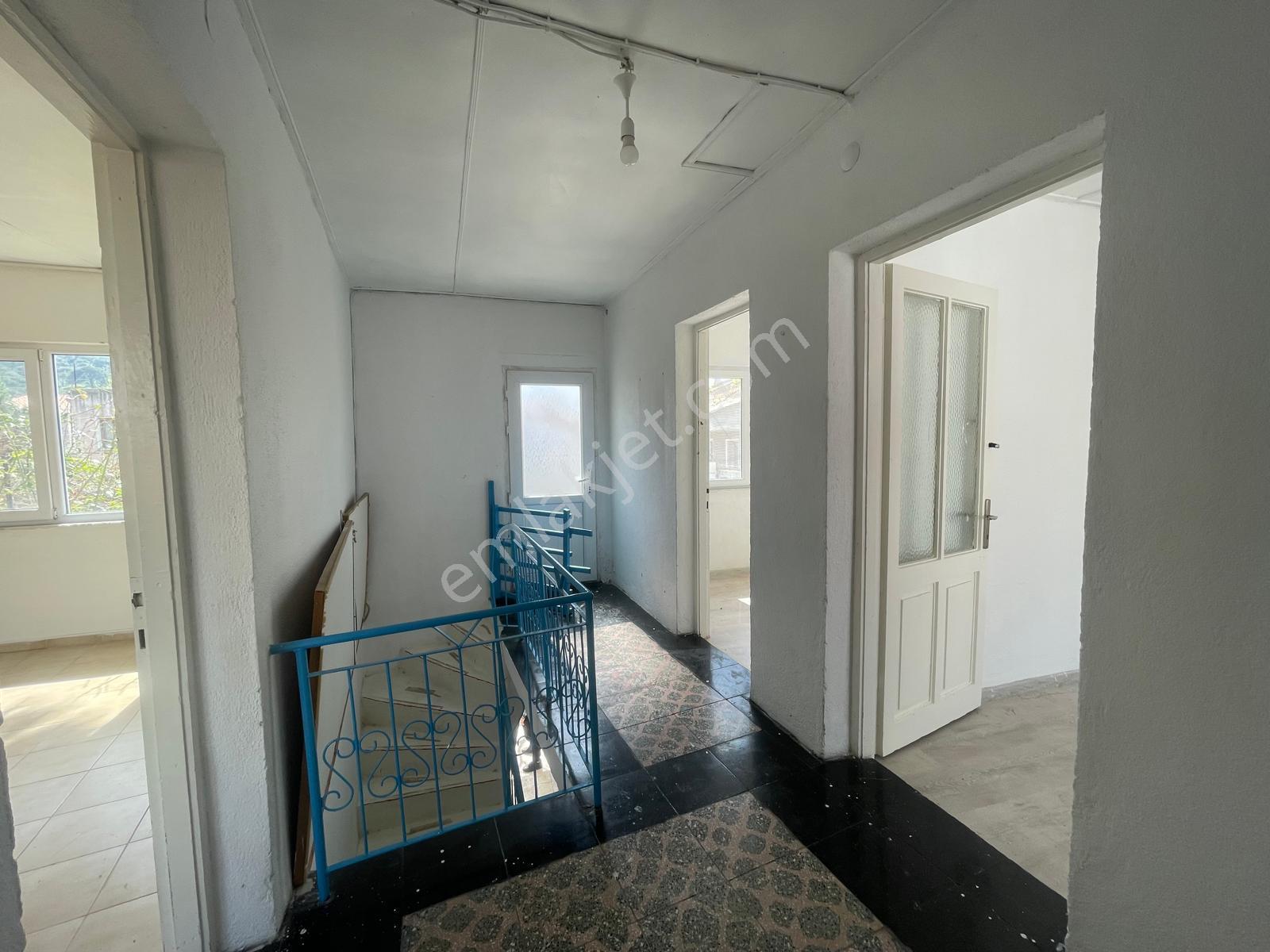 Ayvada'dan Ayvalık Merkez'de Avlulu Ve Teraslı 2 Katlı 4+1 Müstakil Evi - Görsel 24