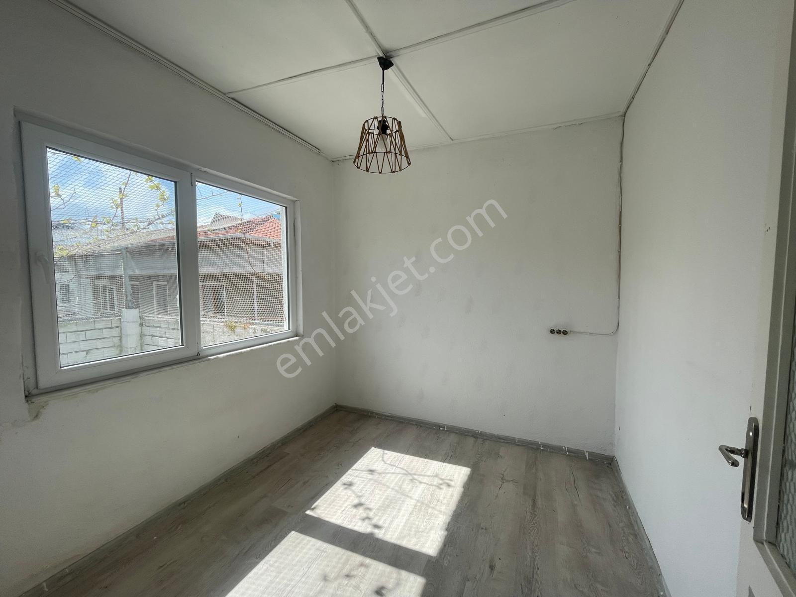 Ayvada'dan Ayvalık Merkez'de Avlulu Ve Teraslı 2 Katlı 4+1 Müstakil Evi - Görsel 32