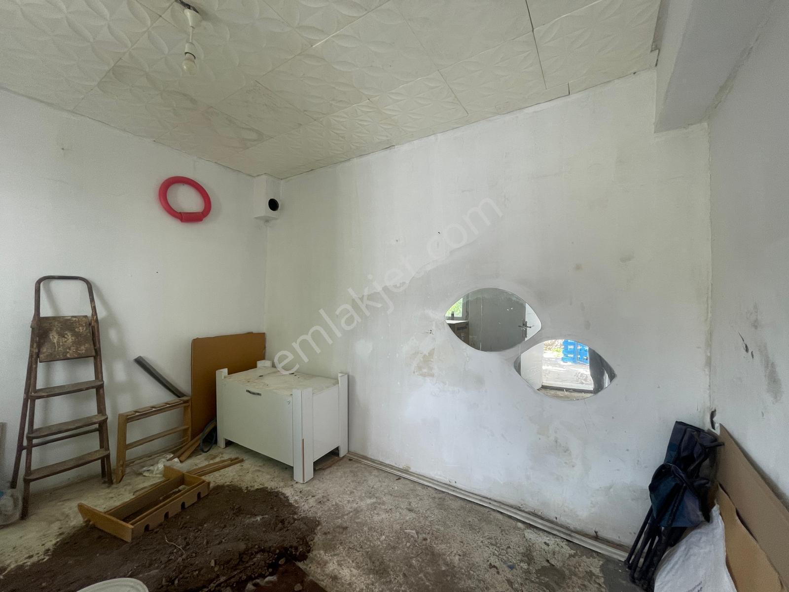 Ayvada'dan Ayvalık Merkez'de Avlulu Ve Teraslı 2 Katlı 4+1 Müstakil Evi - Görsel 14