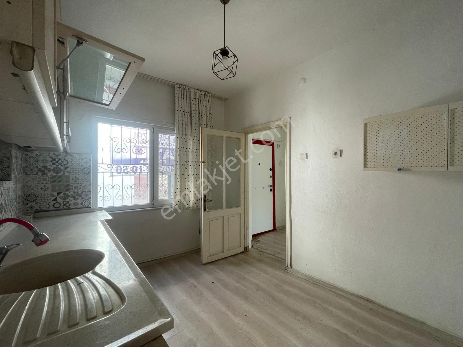 Ayvada'dan Ayvalık Merkez'de Avlulu Ve Teraslı 2 Katlı 4+1 Müstakil Evi - Görsel 13