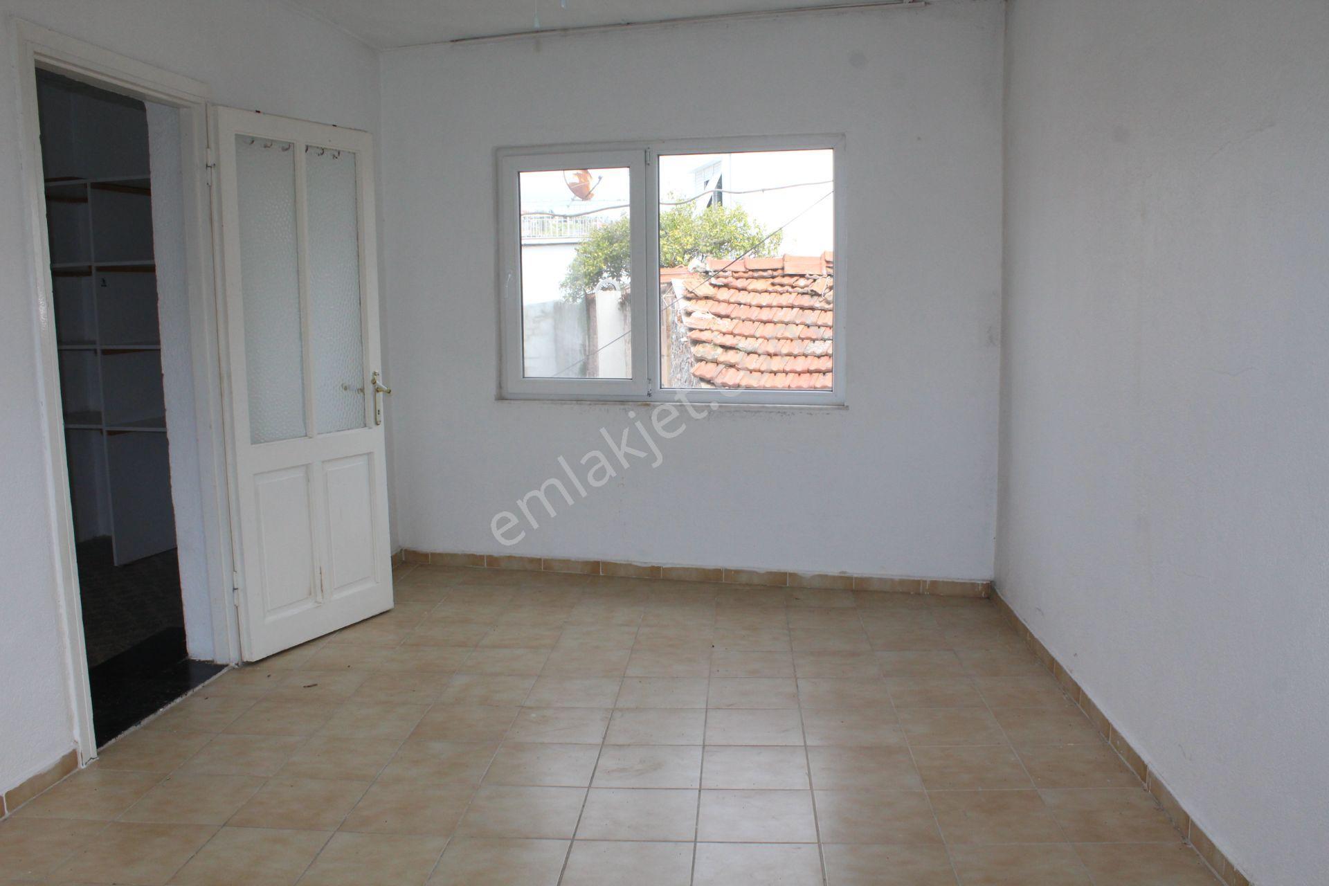 Ayvada'dan Ayvalık Merkez'de Avlulu Ve Teraslı 2 Katlı 4+1 Müstakil Evi - Görsel 28