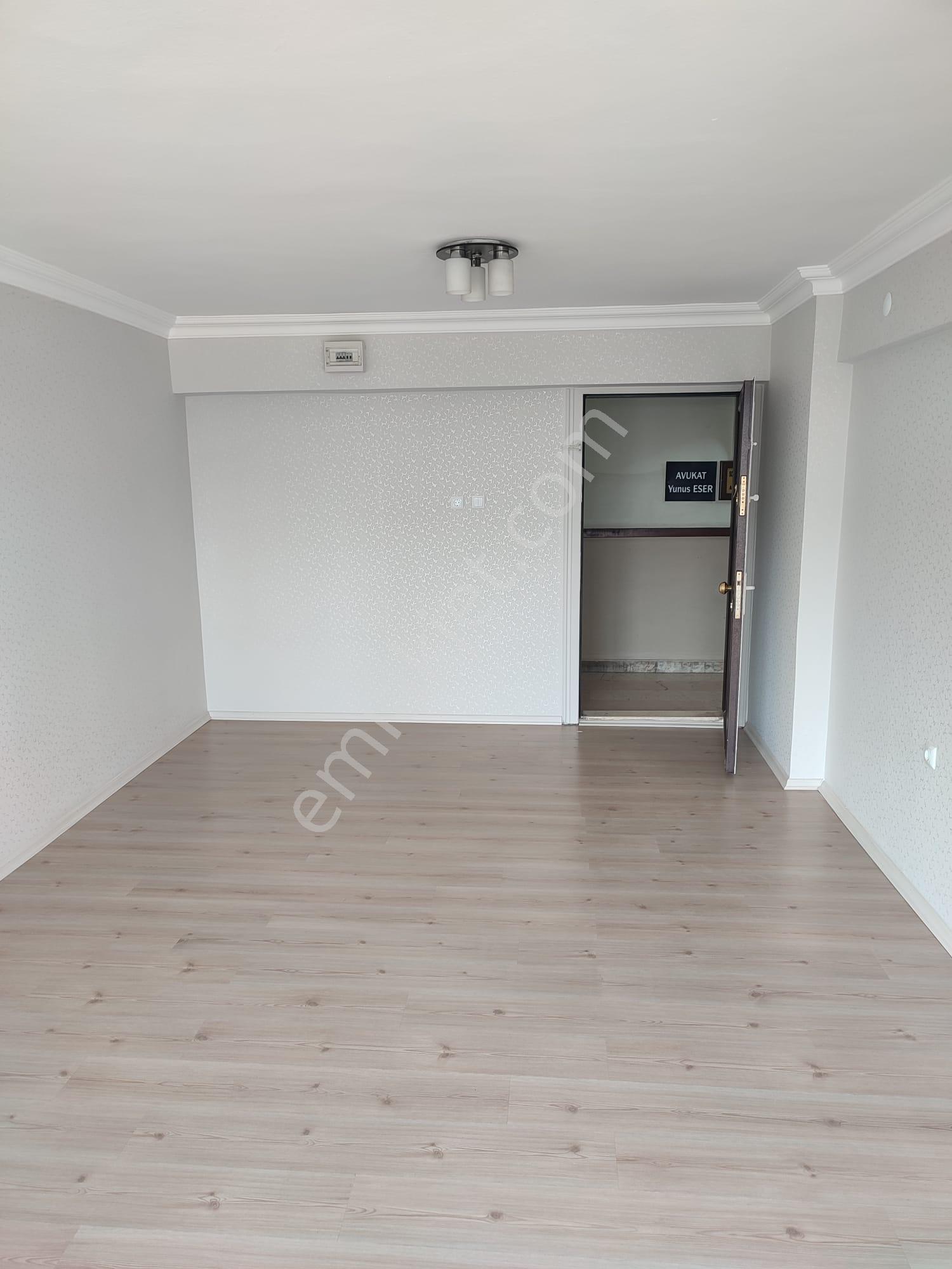 Remax Area Dan Cadde Üzeri Adliye Yanında Satılık Büro, Ofis - Görsel 5