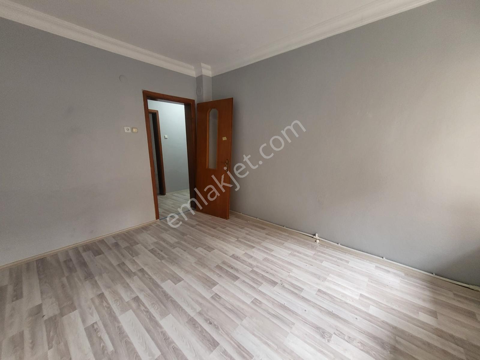 19 Kasım Caddesinde Merkezi Konumda Kiralık 3+1 - Görsel 13
