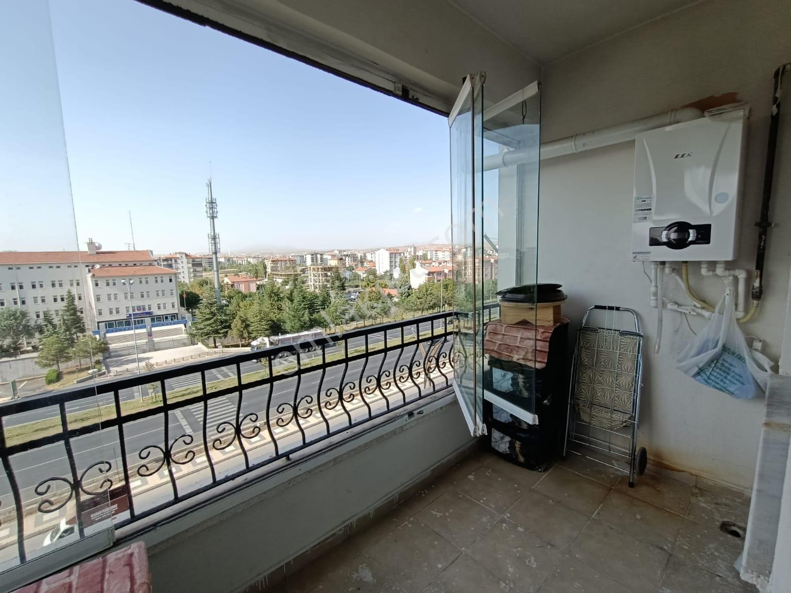 ​ Aksaray Hacılar Harmanında Anayol Üzerinde Asansörlü 3+1 Kiralık Daire​​