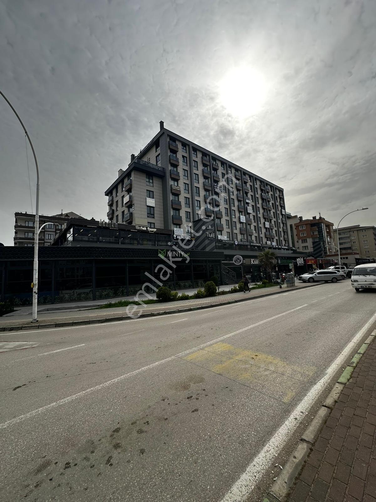 Remax Advantage'dan Özlüce Bulvarında 1+1 Ofis/daire - Görsel 20