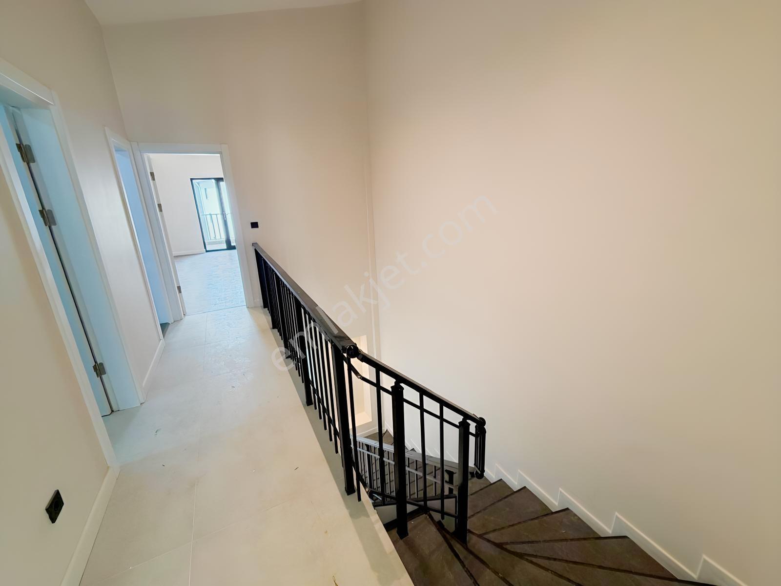 Korucukta Satılık Modern Lüks 4+1 Villa !!! - Görsel 10