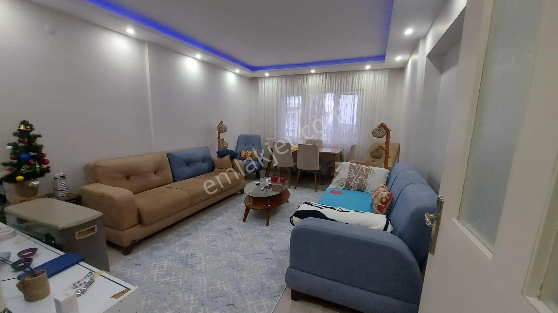 Karşıyaka Zübeyde Hanım'da Full Tadilatlı Güney-doğu Cephe, Ara Kat, Masrafsız 2+1 Daire