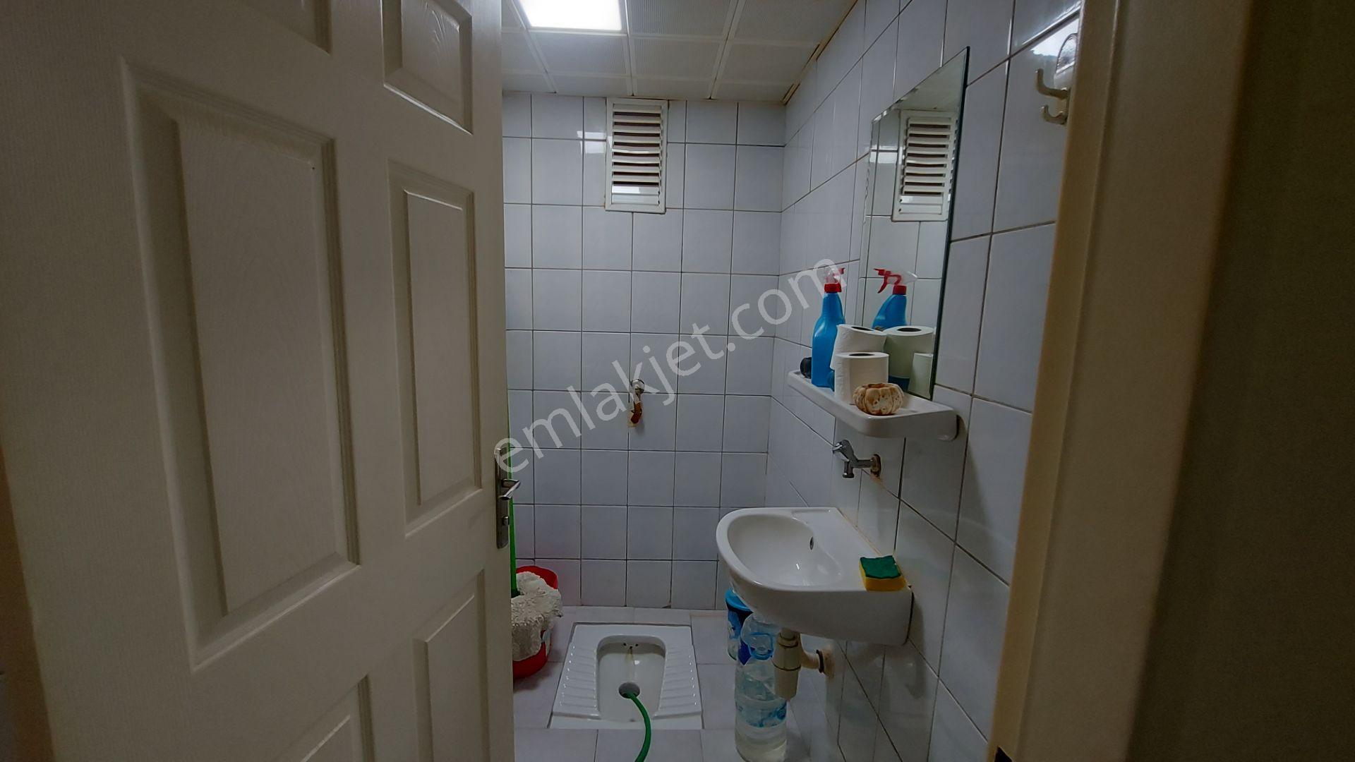 Karşıyaka Zübeyde Hanım'da Full Tadilatlı Güney-doğu Cephe, Ara Kat, Masrafsız 2+1 Daire - Görsel 10