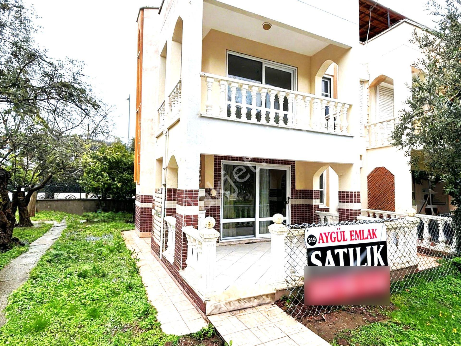 Tek Yetkili Aygülden Bir Kaçmaz Fırsat Daha Güre'de Nezih Site İçi Havuzlu Teraslı 3+1 Satılık Villa