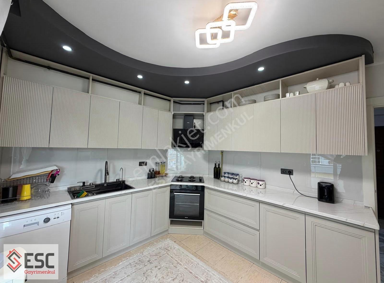 Esc'den Menderes Mh'de Geniş Oturumlu Satılık 3+1 Daire Esc2491y
