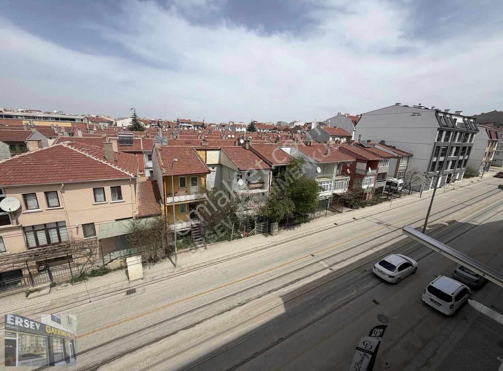 Ersev'den Cadde Üstü Balkonlu 1+1 - Görsel 11