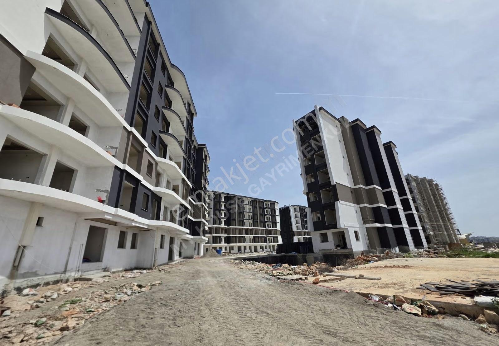 Antalya'nın Zirvesinde Havuz Manzaralı Bahçe Katı Keyfi.