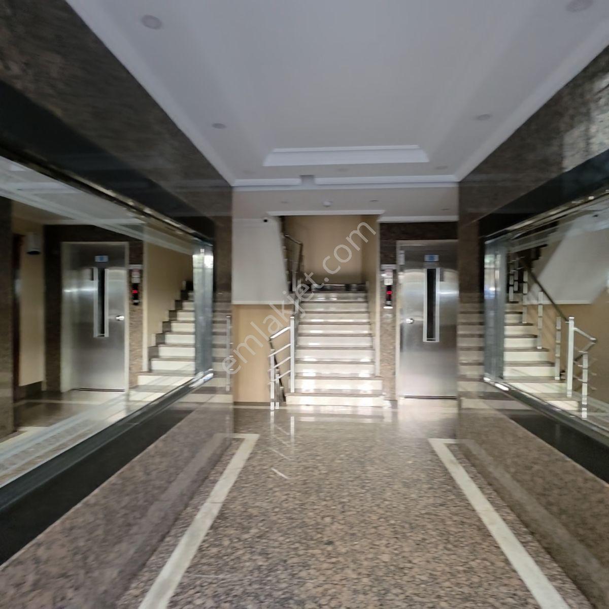 Remax Kaya Florya Şenlikköy Kıralık 4+1 200 M2 Site İçi Daire - Görsel 15