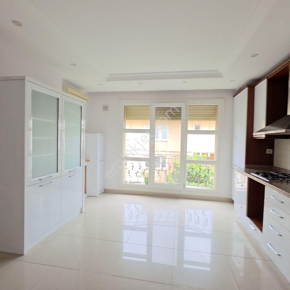 Remax Kaya Florya Şenlikköy Kıralık 4+1 200 M2 Site İçi Daire - Görsel 9