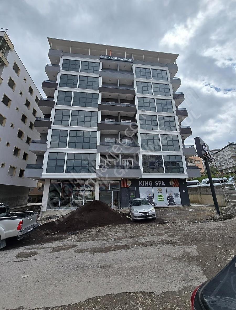 Sıfır Bina Geniş Balkonlu Cadde Üzeri Satılık 1+1