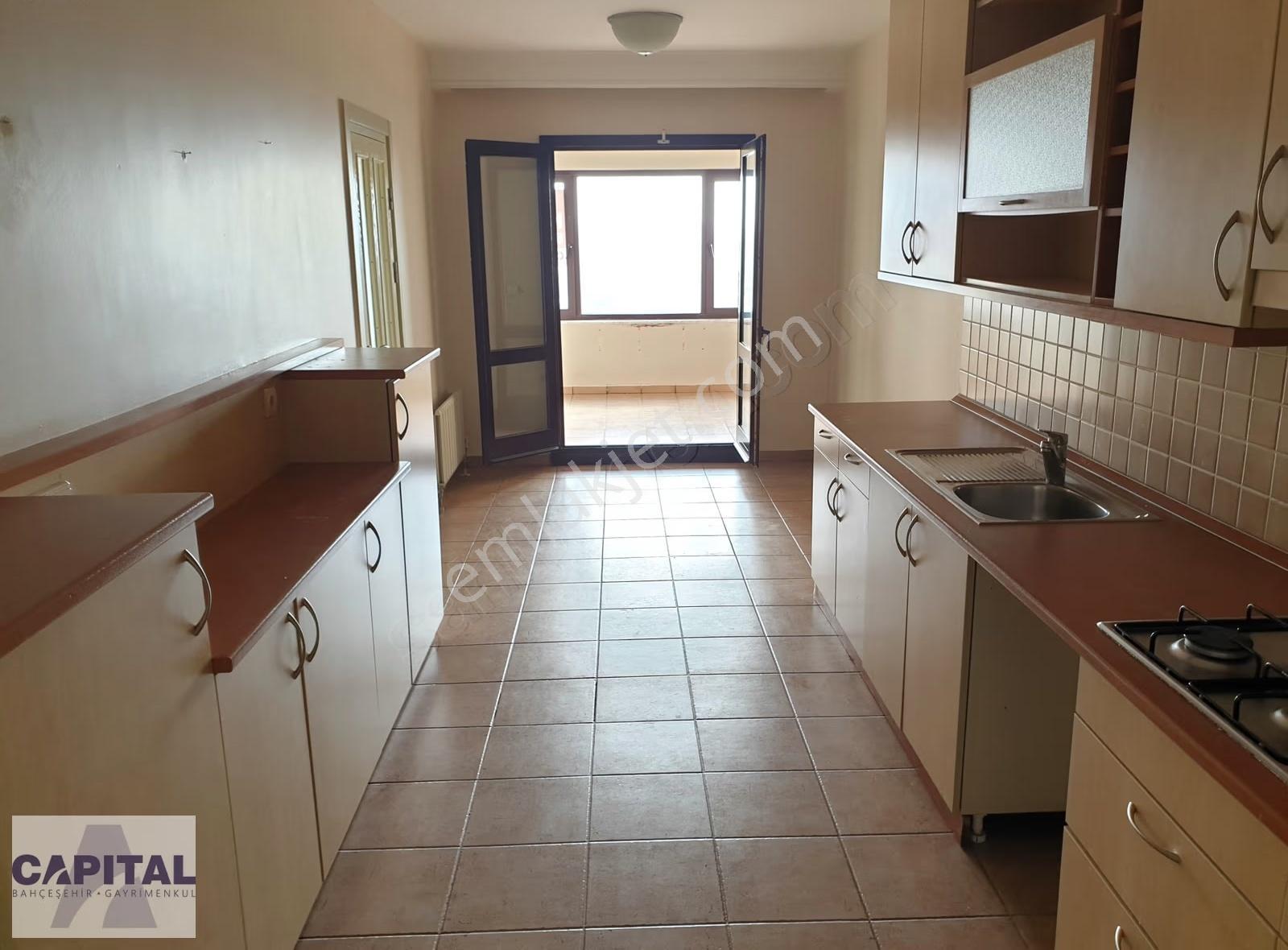 Bahçeşehir Düden Bloklarında Muhteşem Manzaralı Ve Bakımlı 2+1 - Görsel 4