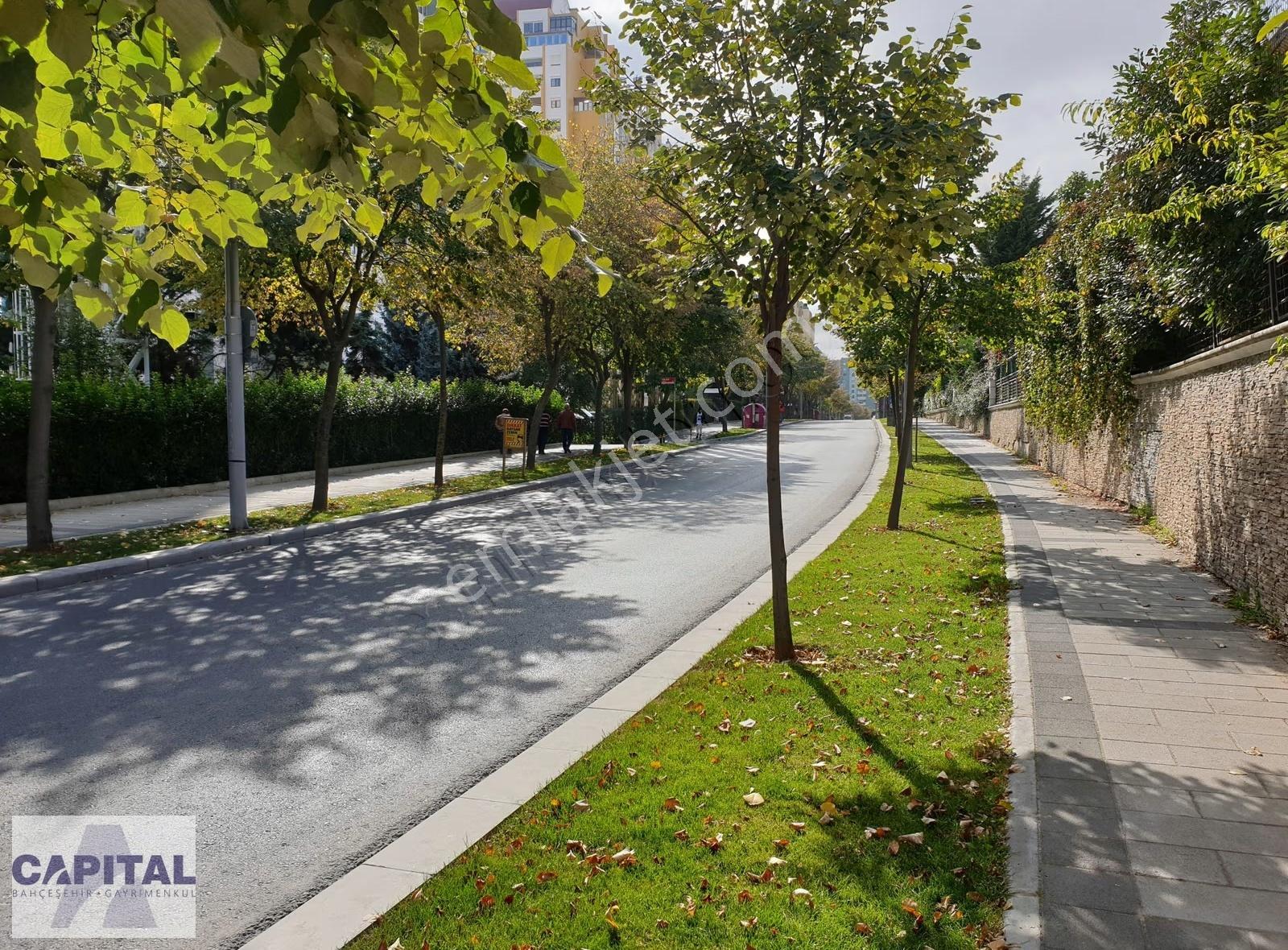Bahçeşehir Düden Bloklarında Muhteşem Manzaralı Ve Bakımlı 2+1