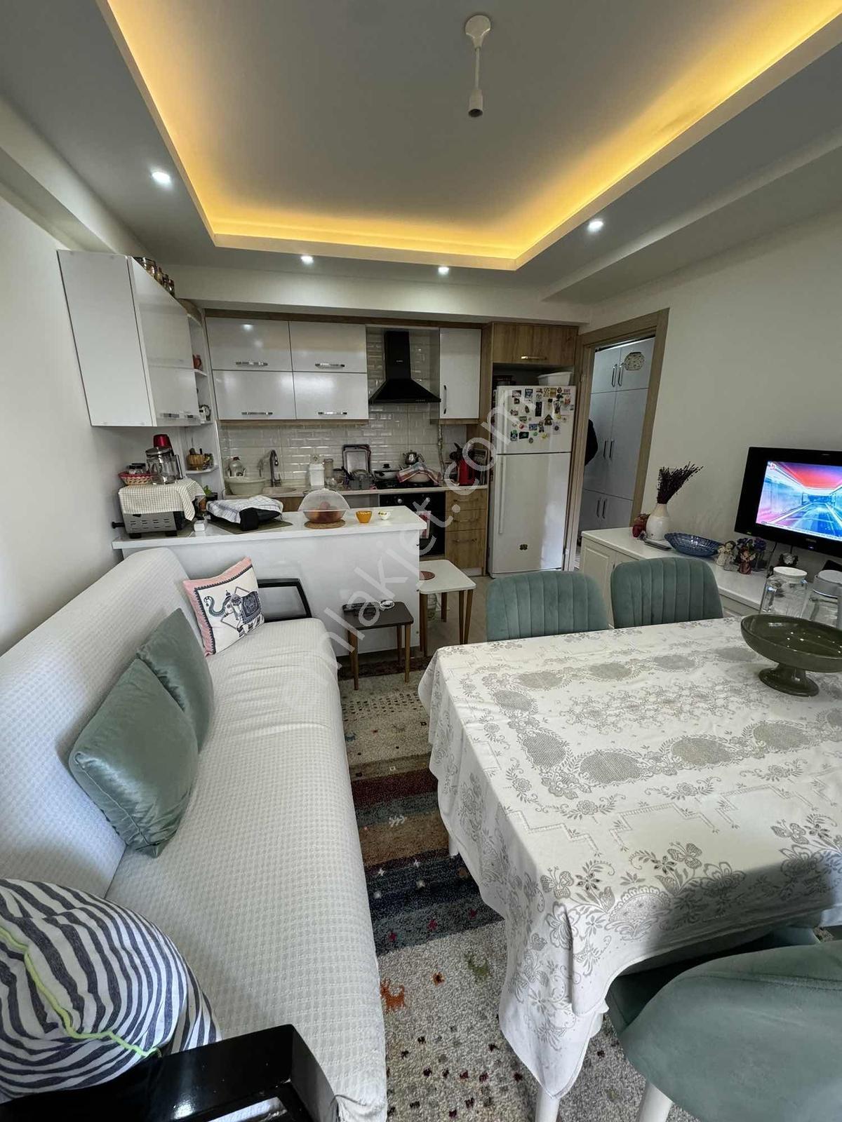 Çiğli Yeni Mahalle 'de Satılık 2+1 Bahçeli Daire