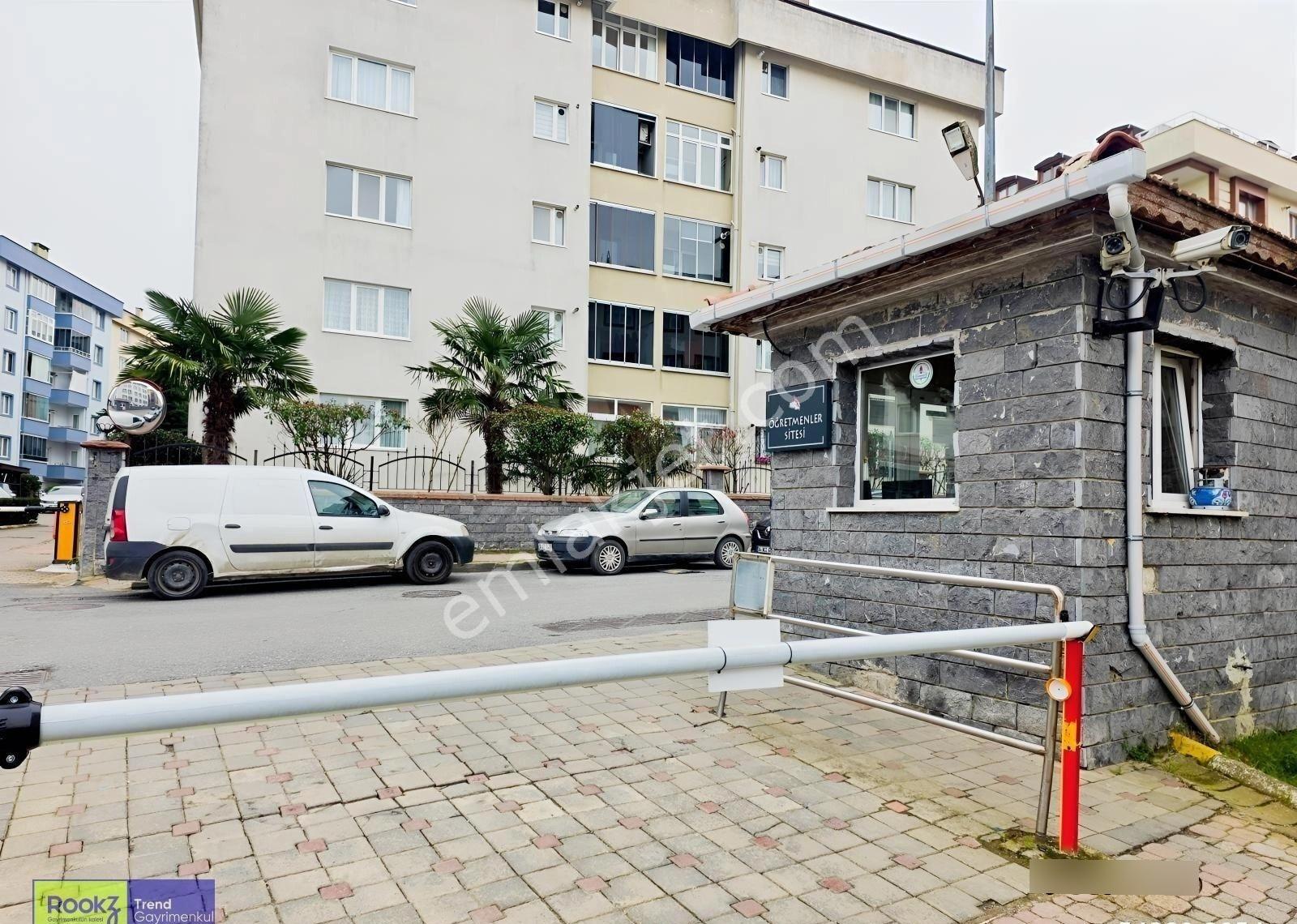 Çekmeköyde Site İçerisinde2+1 Satılık Metroya Yakın Daire