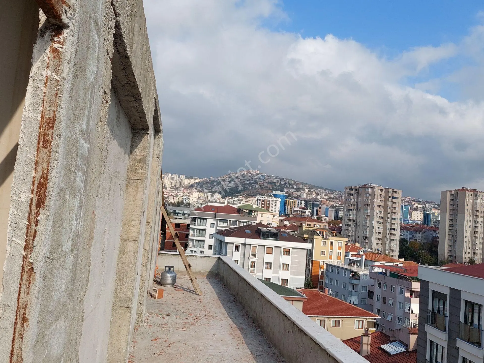 Beyoğlu Dolapderedesatılık 5 Katli İşhani