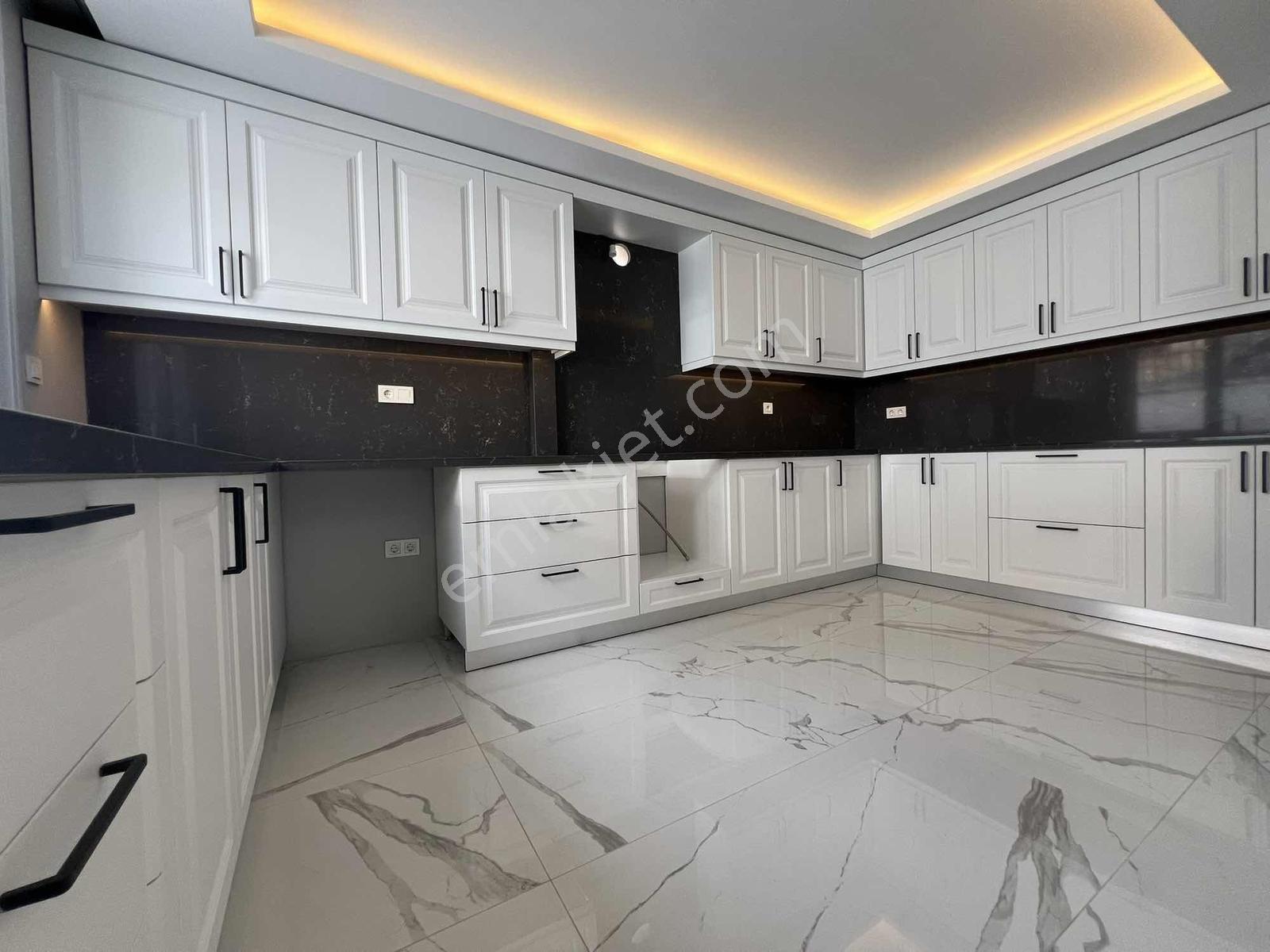 Üsküdar Çengelköy Ata-2 Sitesinde 320 M2 Triplex Villa - Görsel 22