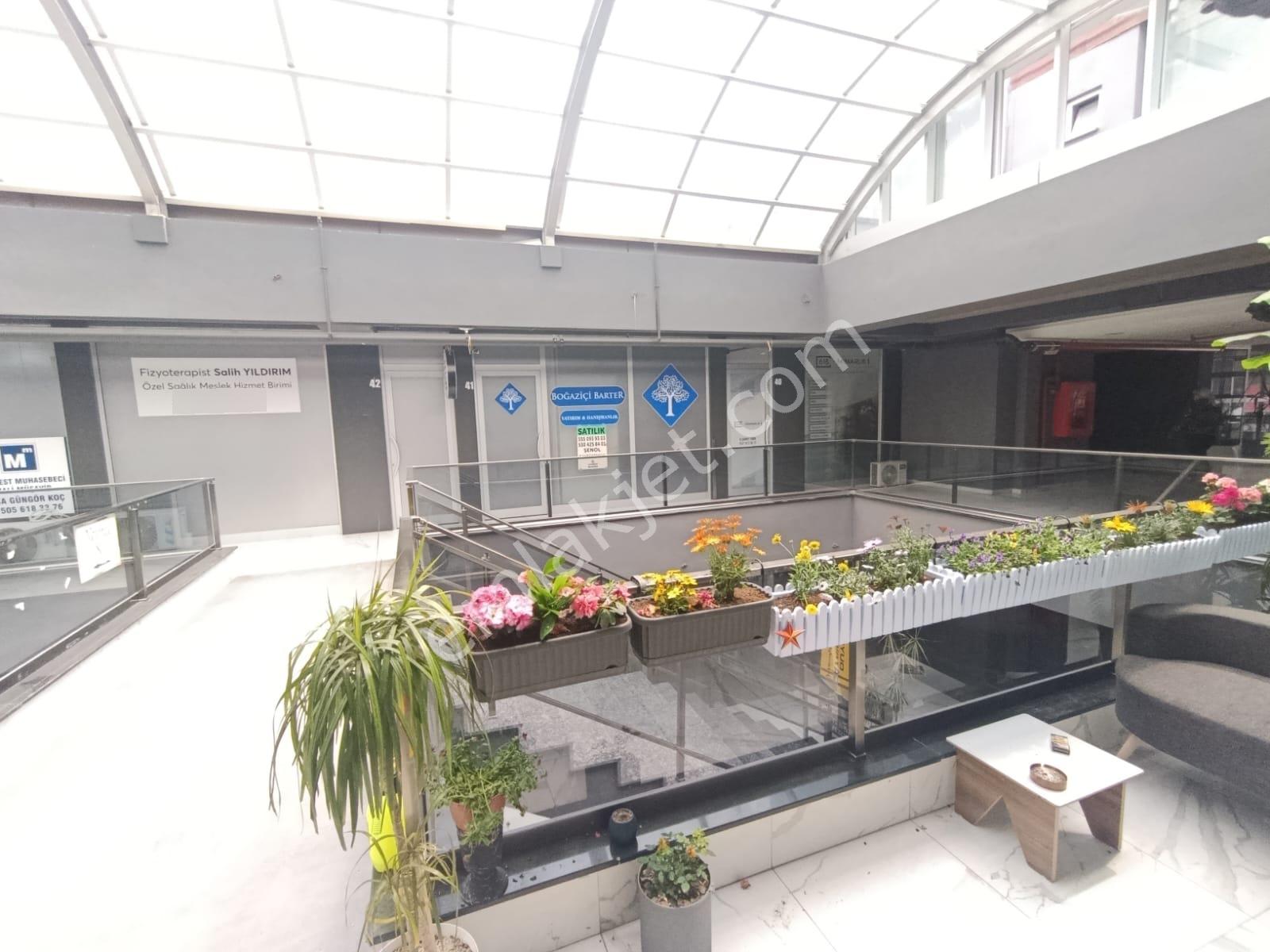 Yarımcapark İşmerkezinde Ofis Mobilyalı Eşyalı Kiralık Dükkan - Görsel 3