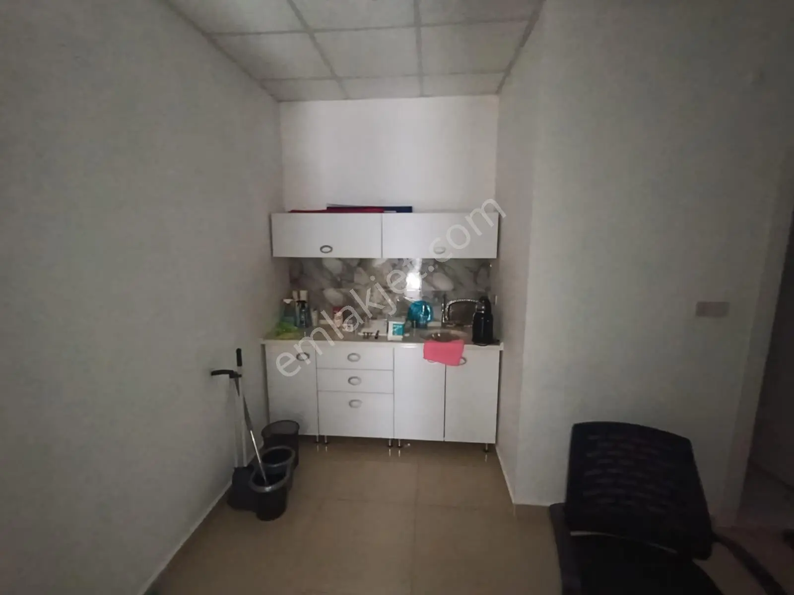 Yarımcapark İşmerkezinde Ofis Mobilyalı Eşyalı Kiralık Dükkan - Görsel 4