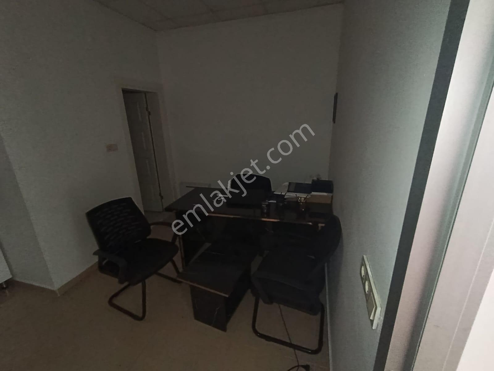 Yarımcapark İşmerkezinde Ofis Mobilyalı Eşyalı Kiralık Dükkan - Görsel 2