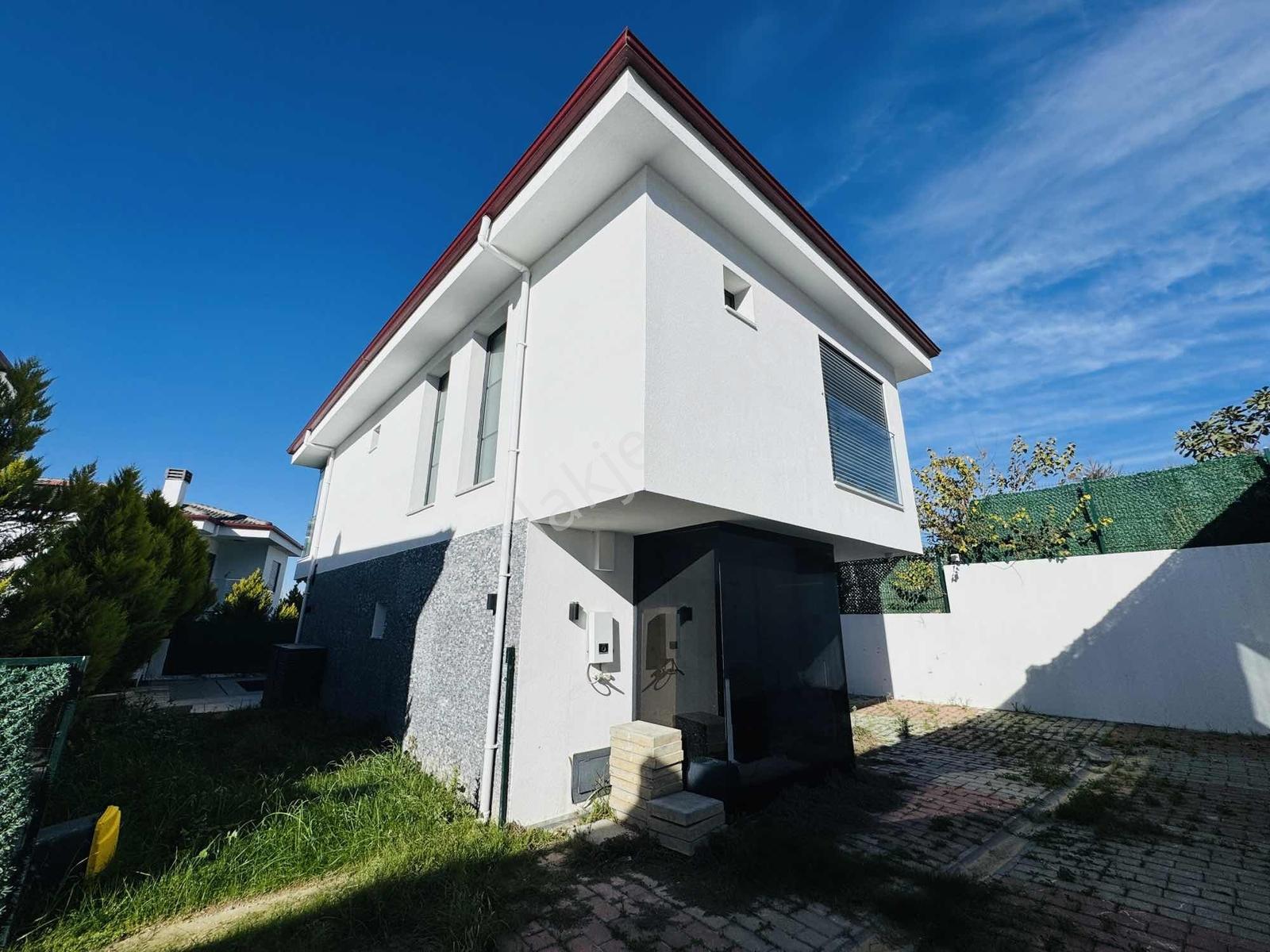 Kuşadası Davutlar'da Full Eşyalı Satılık 3+1 Müstakil Villa - Görsel 31