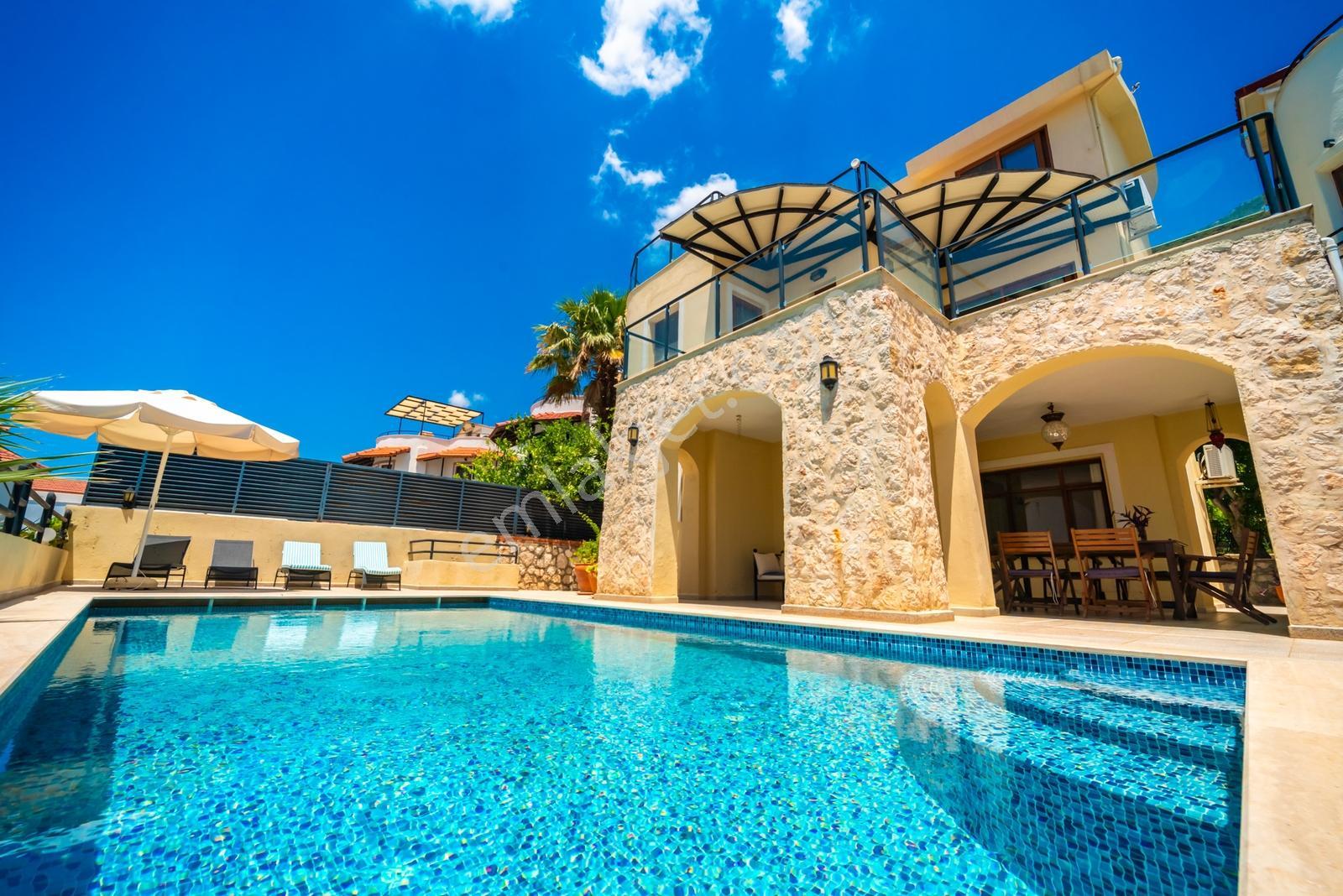 Kalkan Kızıltaşta 3+1 Müstakil Villa