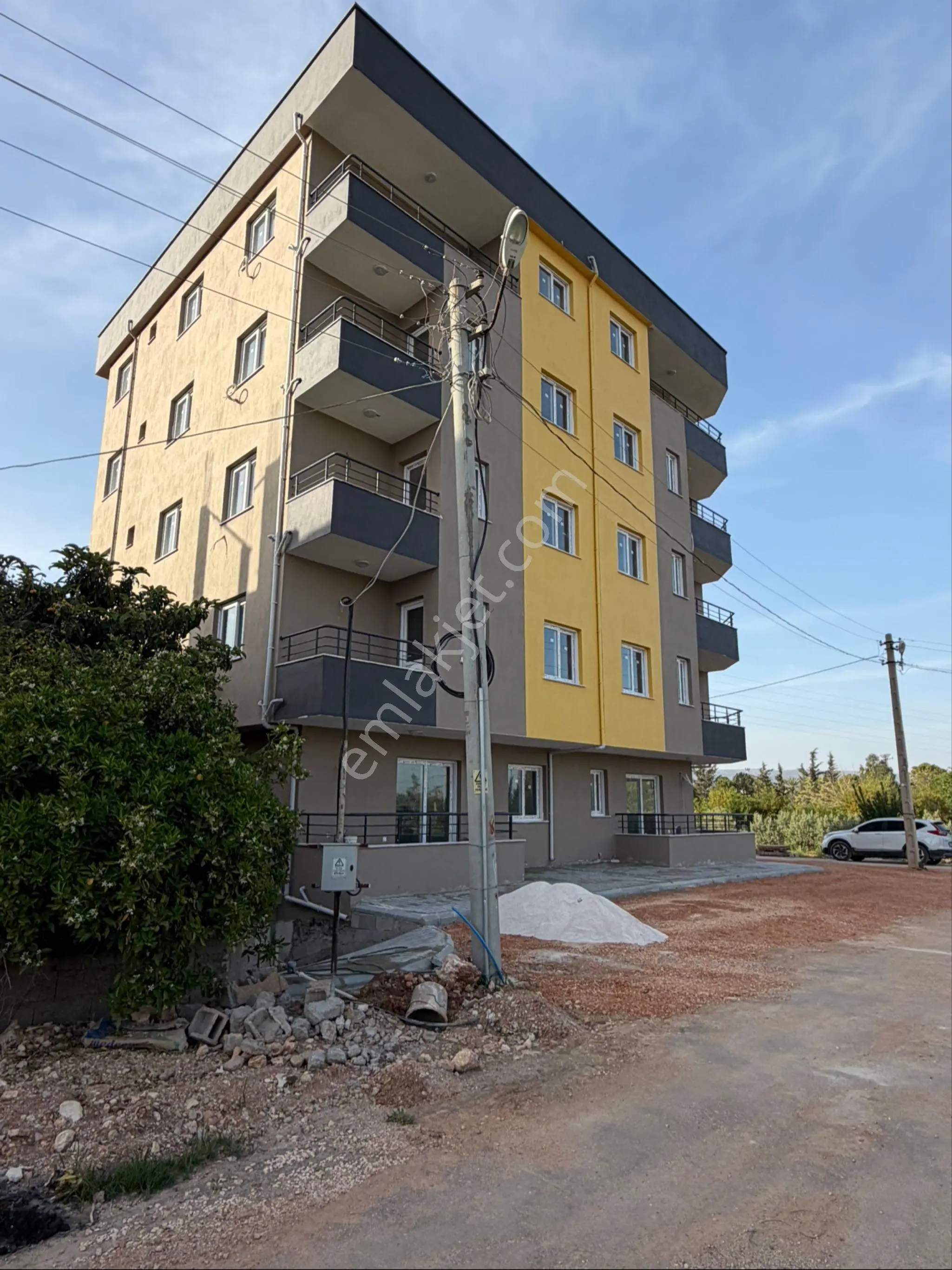 Türe Gayrimenkulden Silifke Ulugöz Mahallesinde Satılık 2+1 Oturuma Hazır Daire