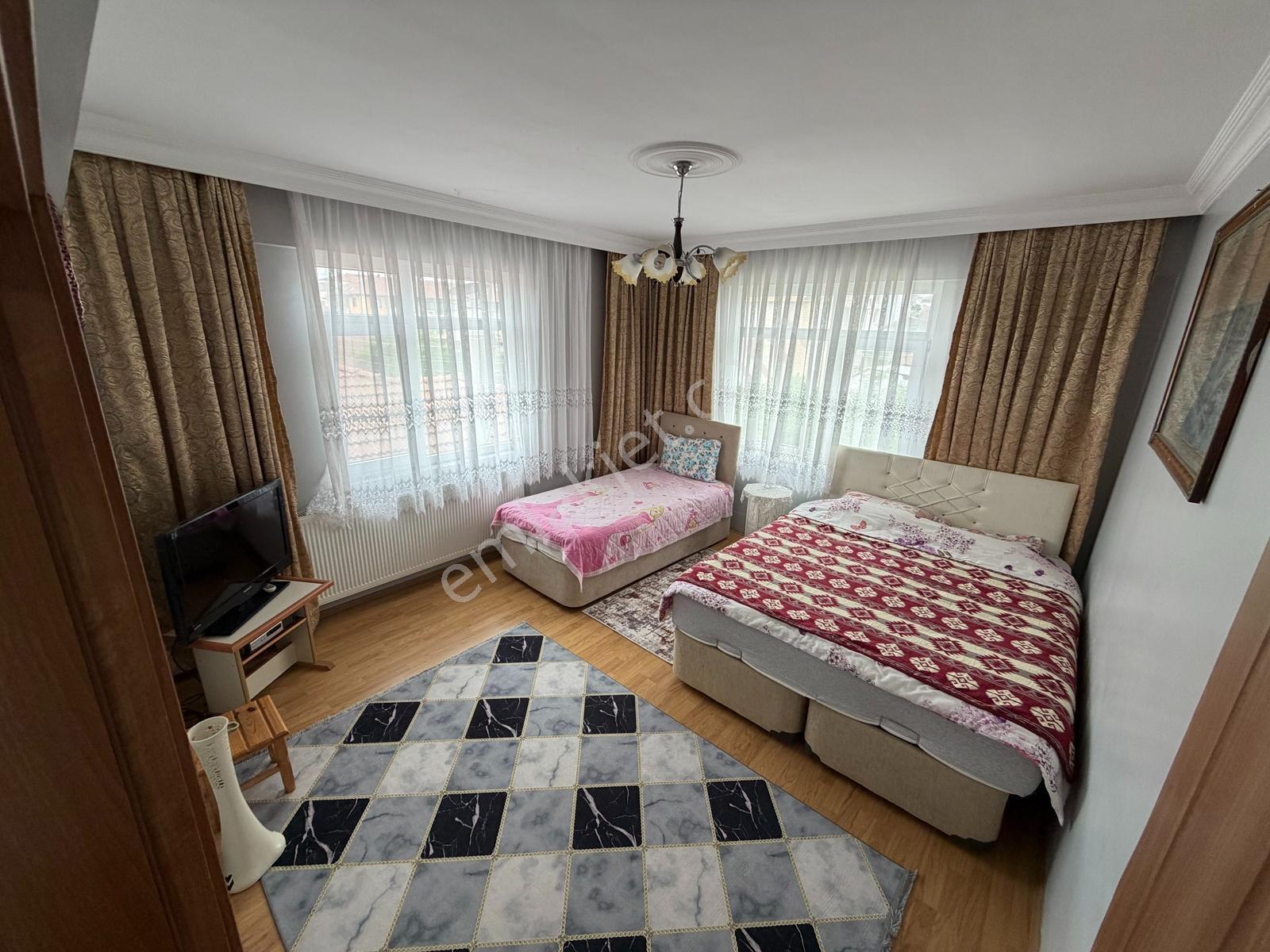 Emlak Evim - Yeni Mahallede 245 M2 5+1 Muhteşem Konumda Daire - Görsel 12