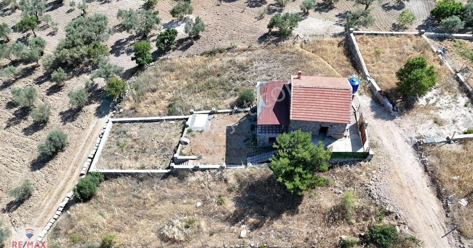 Kemalpaşa Ulucak Damlacık’ta Doğayla İç İçe Taş Ev - Görsel 3