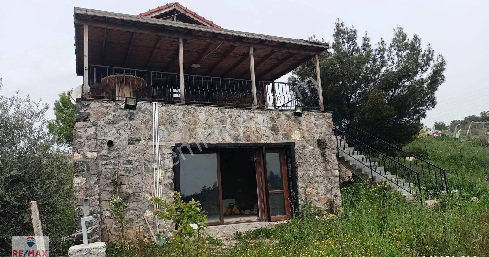 Kemalpaşa Ulucak Damlacık’ta Doğayla İç İçe Taş Ev