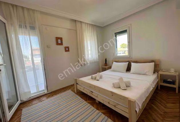 Alaçatı’da Müstakil Bahçeli Tadilatlı,eşyalı 3+1 Villa - Görsel 10