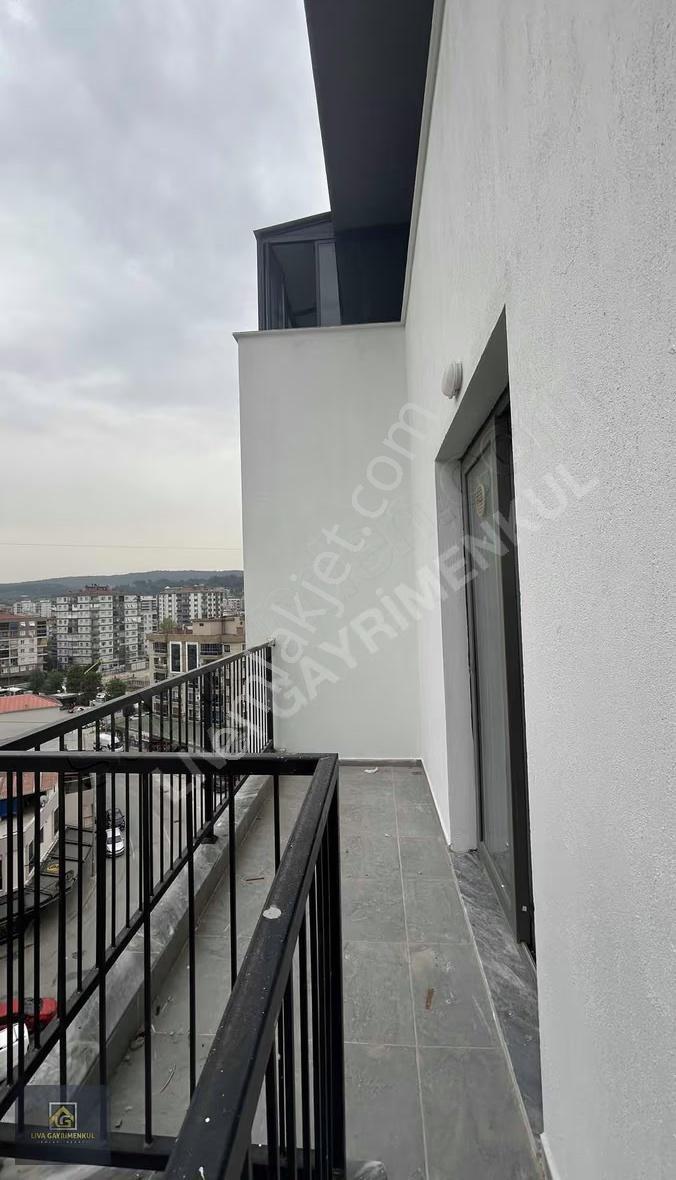 Buca Çamlıkule'de Merkezde Kiralık Balkonlu Sıfır Daire - Görsel 26