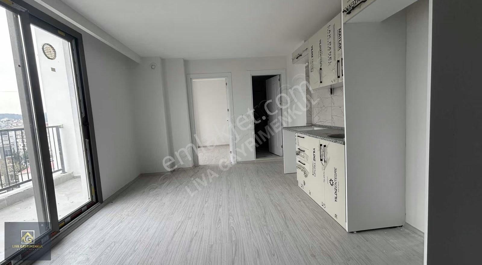Buca Çamlıkule'de Merkezde Kiralık Balkonlu Sıfır Daire
