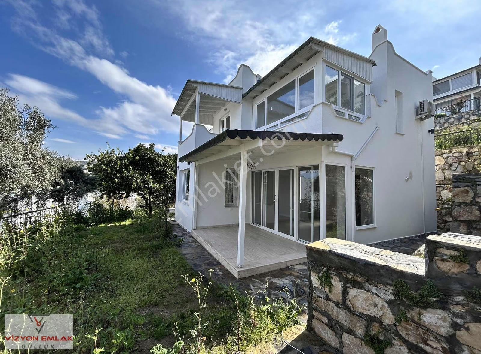 Güllük Yasemin Sitesinde Deniz Manzaralı Kiralık Müstakil Villa